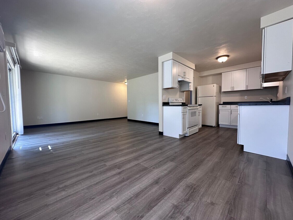 Primary Photo - Noble Estates |||