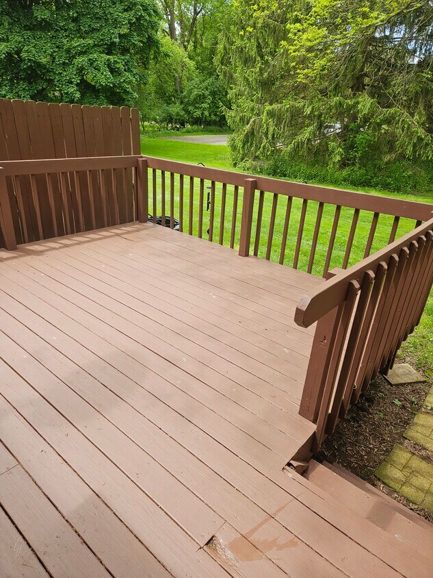 Great Deck in a Peaceful Treed Setting - 64 Penn Ln
