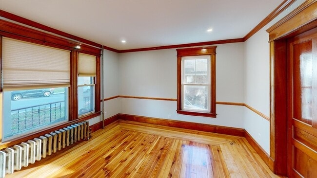 Building Photo - 168 Oak St