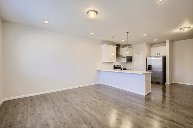 Building Photo - Beautiful SW Longmont Townhome