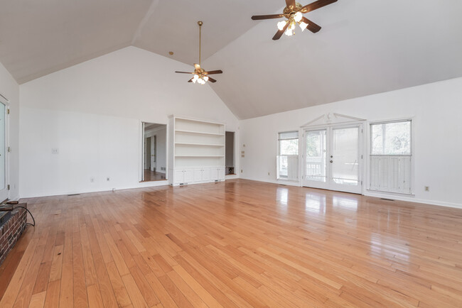 Foto del edificio - 5-Bedroom Home with Pool in Covington, GA!