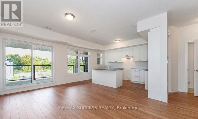 Photo du bâtiment - 1538 Wellwood Terrace