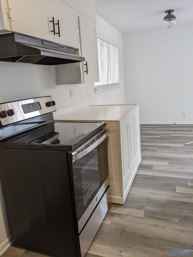 Foto del edificio - 114 Drake Ave SW