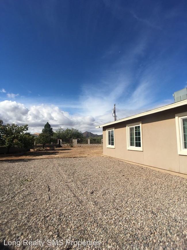 Building Photo - 4 br, 2 bath House - 2567 N Calle Segundo