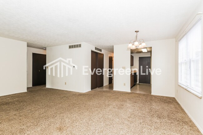 Foto del edificio - 8615 Baton Rouge Dr