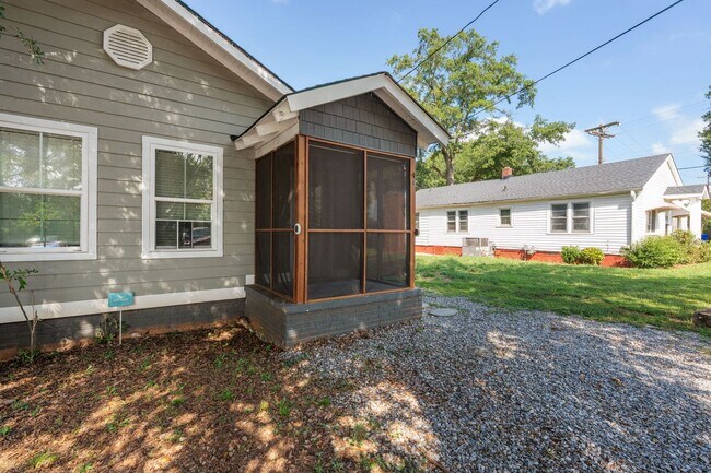 Building Photo - 4B Mims Ave