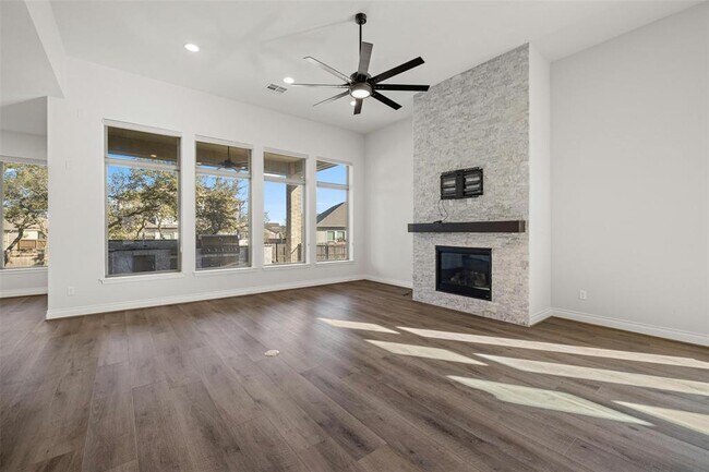 Building Photo - 912 Overstreet Ln