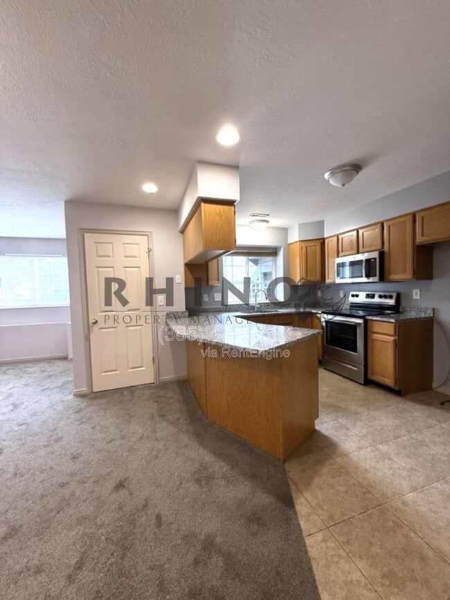 Building Photo - 370 W 4900 S