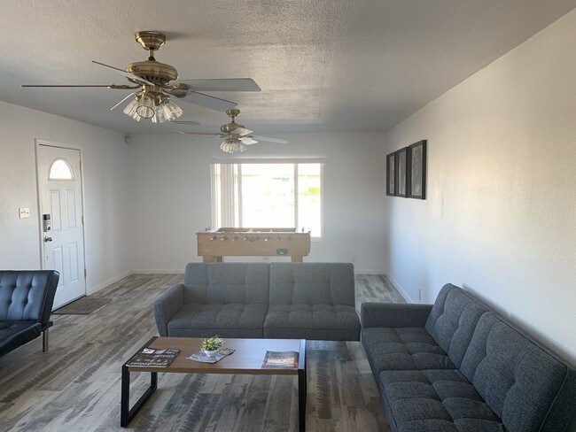 Building Photo - Seasonal Rental River Views