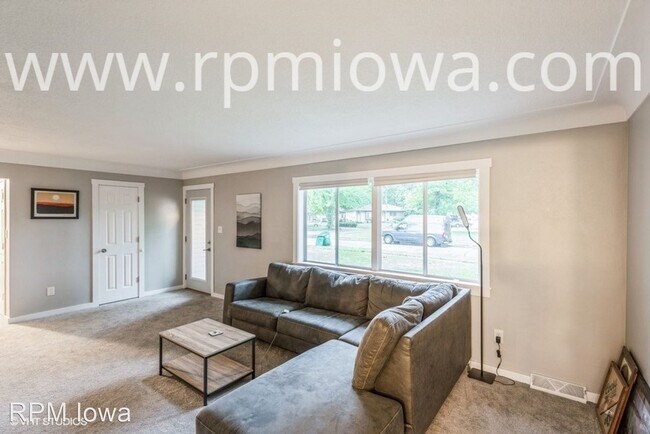 Foto del edificio - 3 br, 1.5 bath House - 301 NW Scott Street