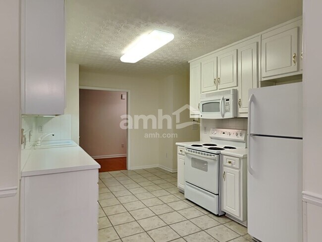 Building Photo - 446 Winston Manor Dr