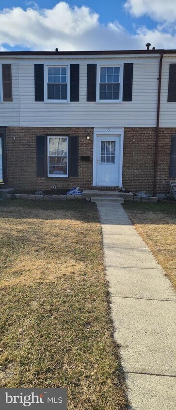 Primary Photo - 3 Slavin Ct