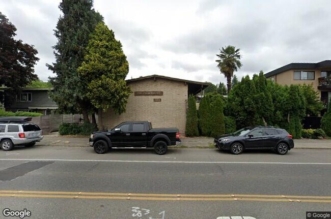 Vista a la calle - 5446 Fauntleroy Way SW