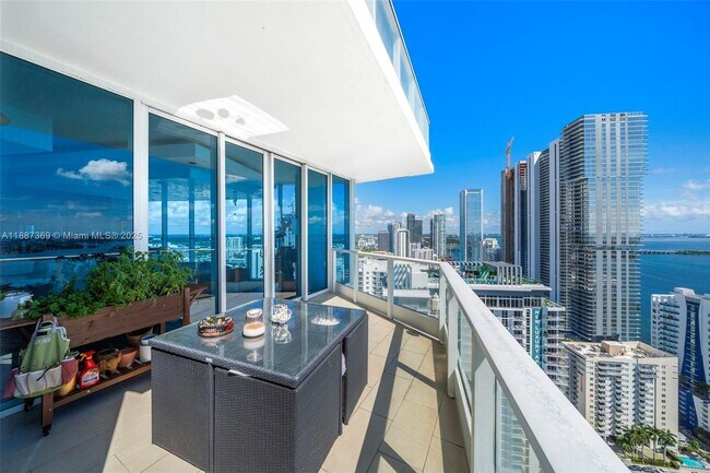 Foto del edificio - 2020 N Bayshore Dr