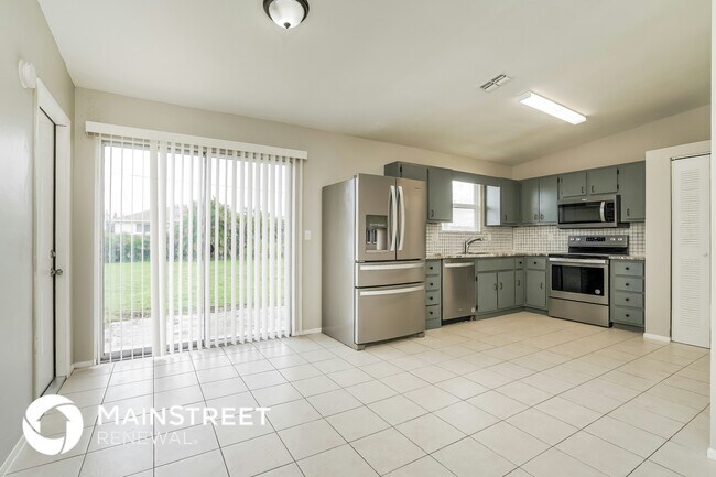 Foto del edificio - 823 NE 18th St