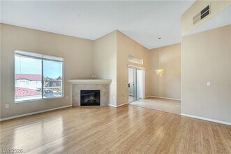 Building Photo - 2305 W Horizon Ridge Pkwy