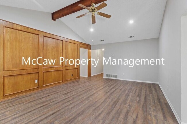 Foto del edificio - 6933 Misty Meadow Dr S