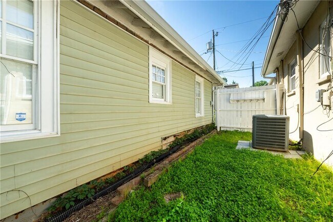 Foto del edificio - 560 Winton Terrace NE