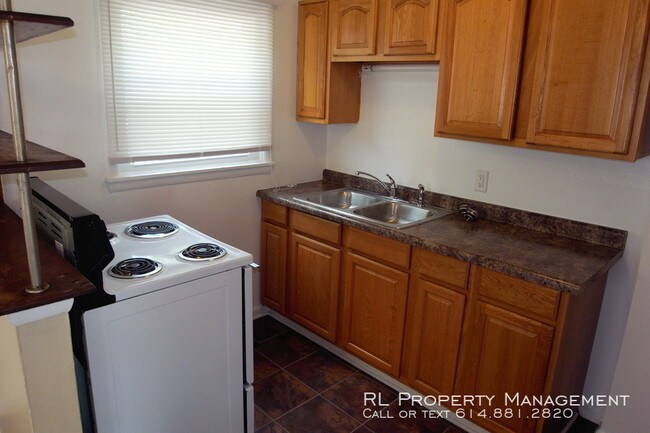 Foto del edificio - Spacious 3 bedroom 1 bathroom duplex