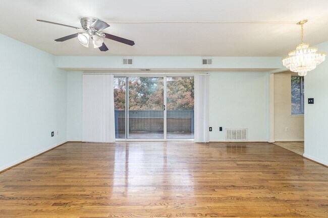 Building Photo - CITY OF FREDERICKSBURG CONDO RENTAL