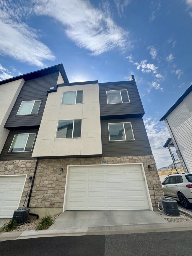 Building Photo - 3069 E Indigo Lp