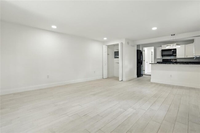 Building Photo - 1906 Cloverlawn Ave