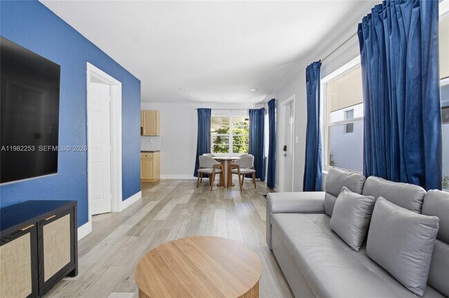 Foto del edificio - 1301 NE 16th Terrace