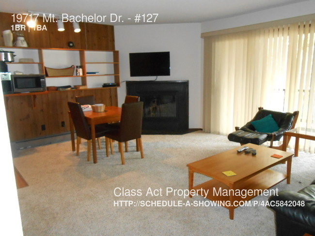 Foto del edificio - 19717 Mount Bachelor Dr