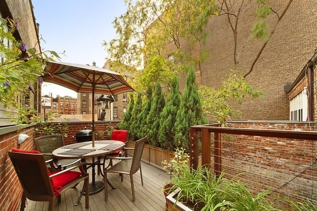 Building Photo- Patio - 18 Jones St