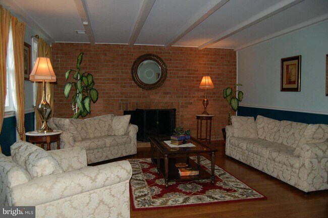 Foto del edificio - 11909 Renwood Ln