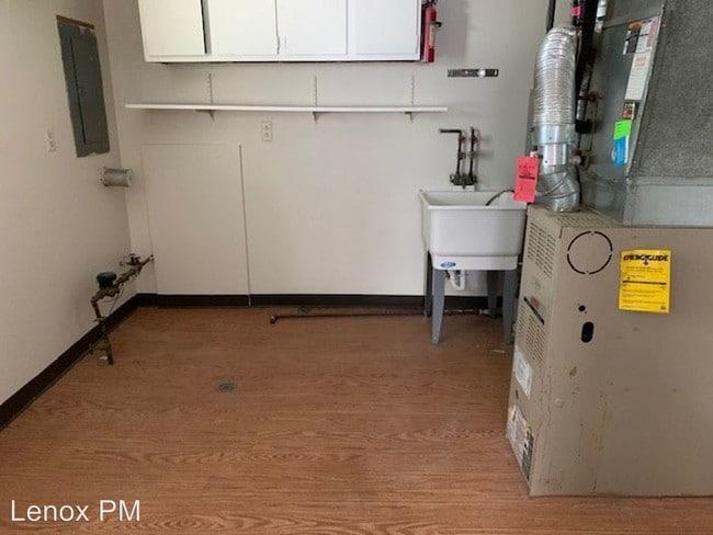 Building Photo - 3 br, 1 bath House - 110 E Cornell