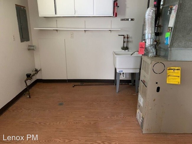 Foto del edificio - 3 br, 1 bath House - 110 E Cornell