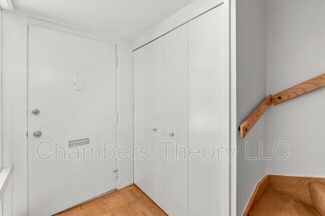 Foto del edificio - 11593 Maple Ridge Rd