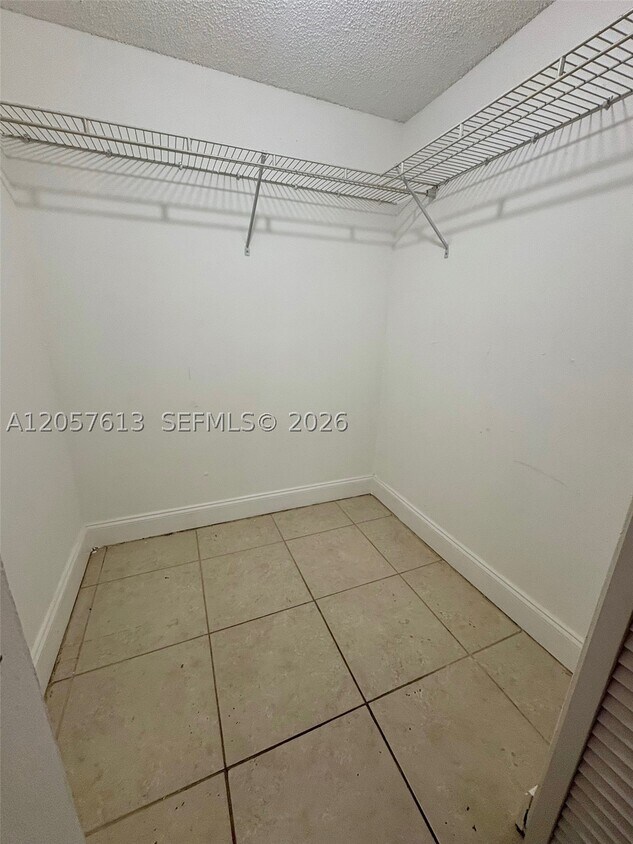 Foto del edificio - 8060 N Colony Cir