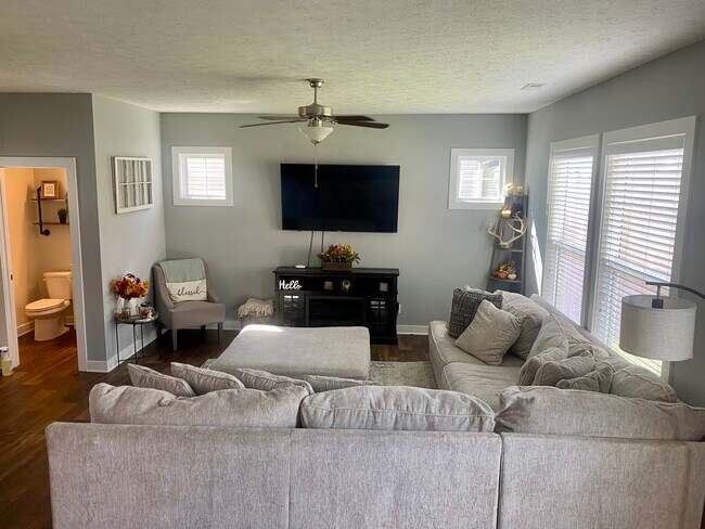 Foto del edificio - 7102 Oak Park Dr