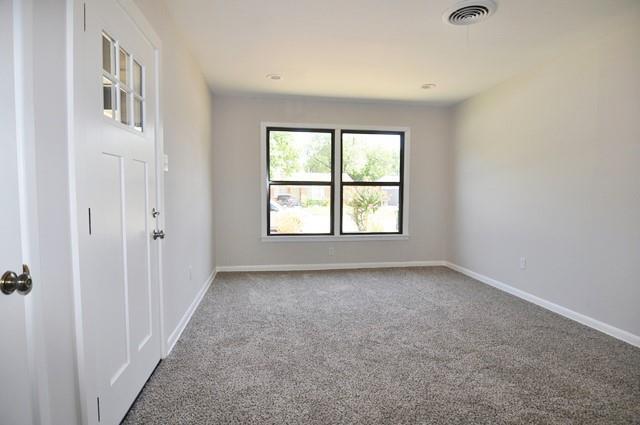 Building Photo - 402 E Carolyn Dr