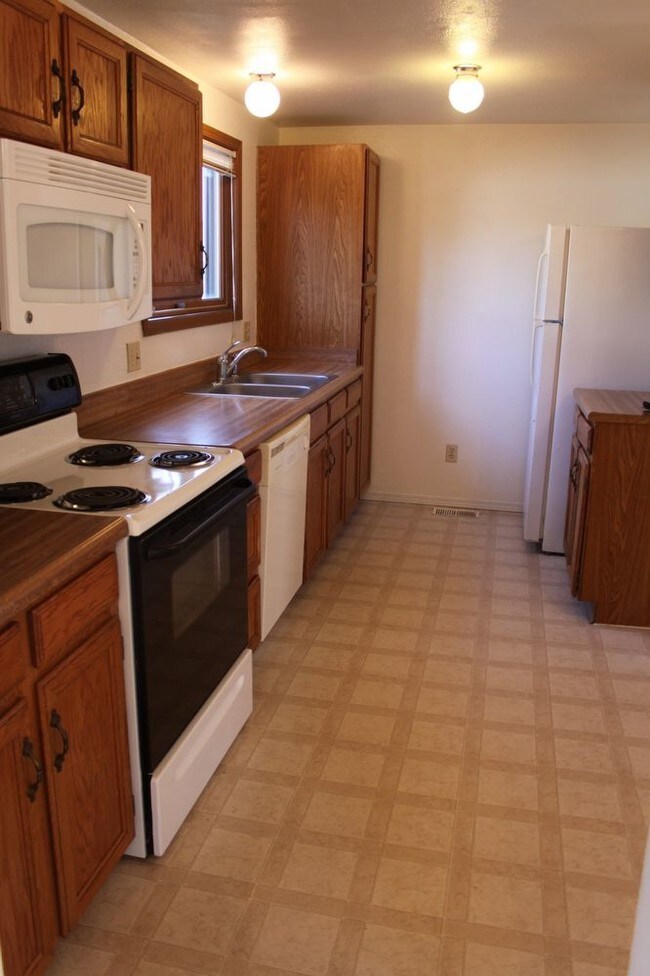 Foto del edificio - 3 Bed 2 Bath Located Near Peterson AFB