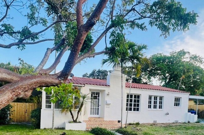 Foto del edificio - 668 NE 72nd Terrace