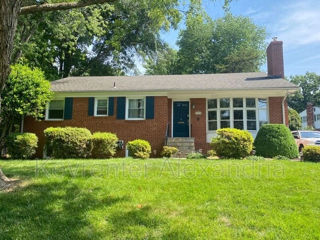 Photo - 906 Neal Dr House
