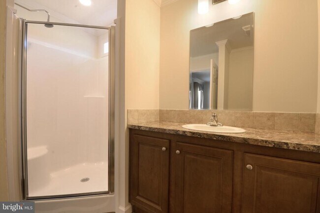 Foto del edificio - 43 Edgewater Dr