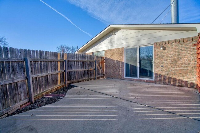 Building Photo - 1520 Stuart St