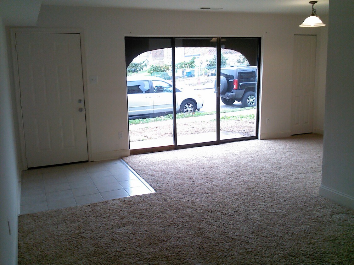 Foto principal - 7827 Bradford St