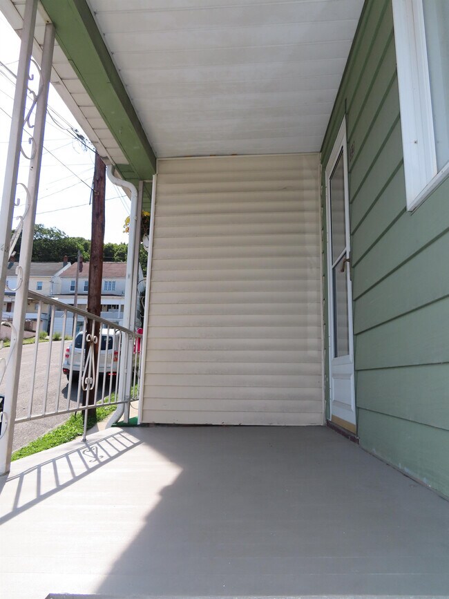 Building Photo - 32 Cortright St