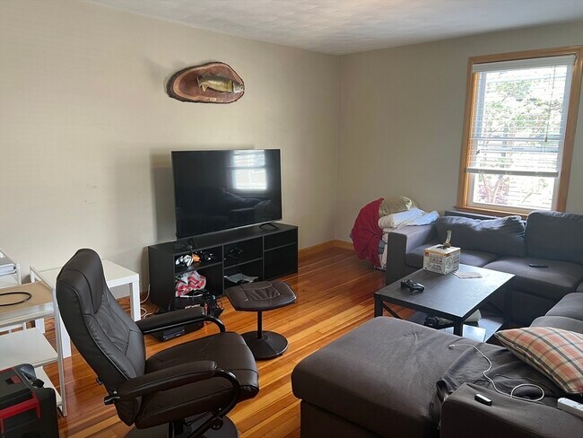 Building Photo - 4 Gardner Rd