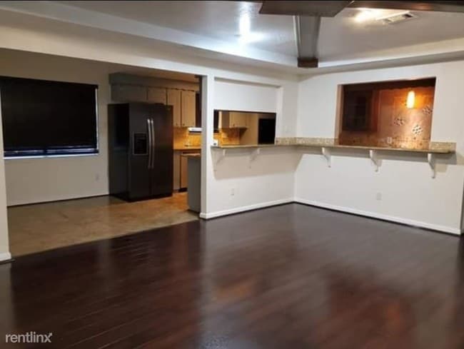 Building Photo - 3801 Hickok Ln