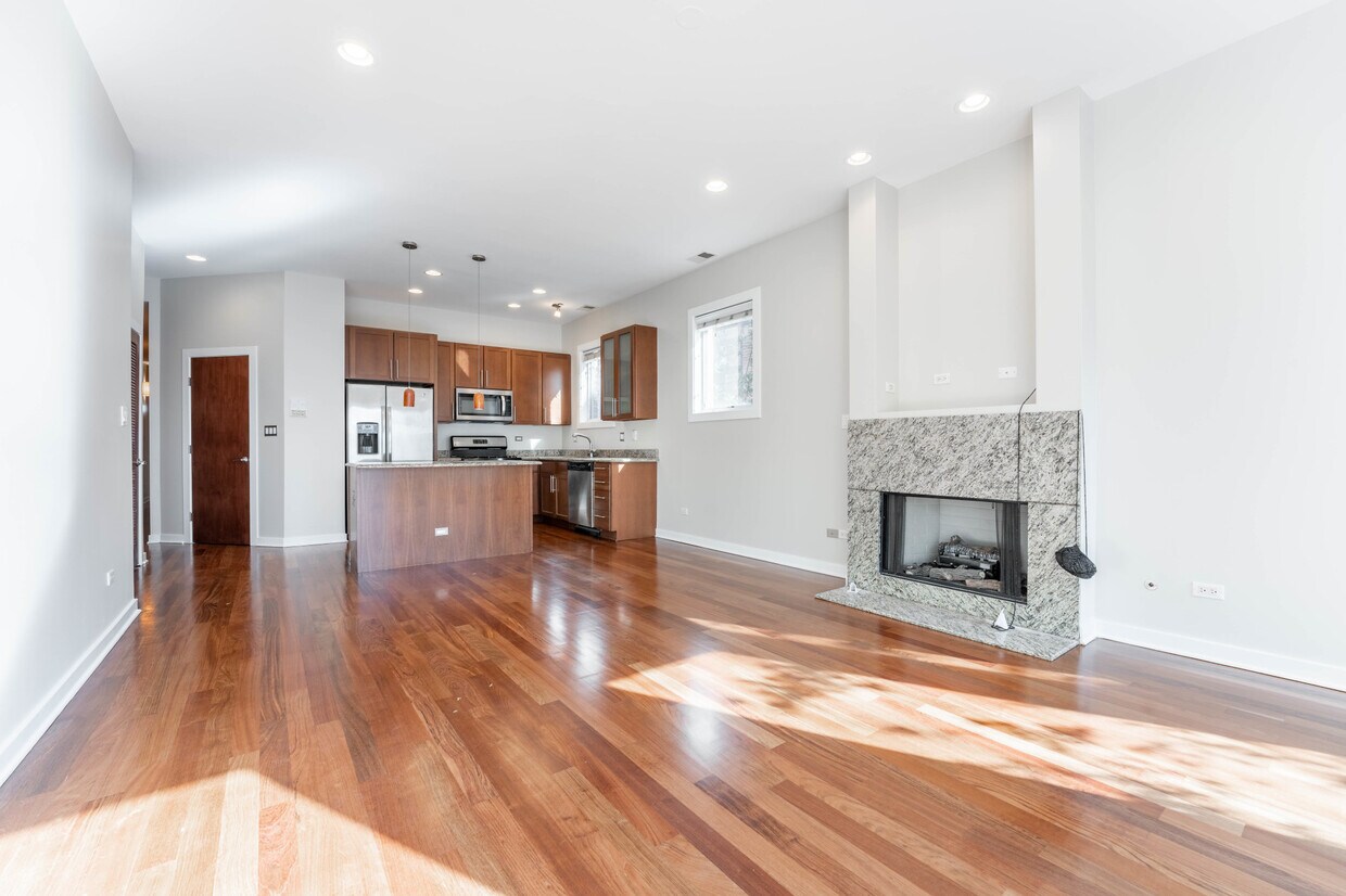 Primary Photo - 2308 W Wabansia Ave