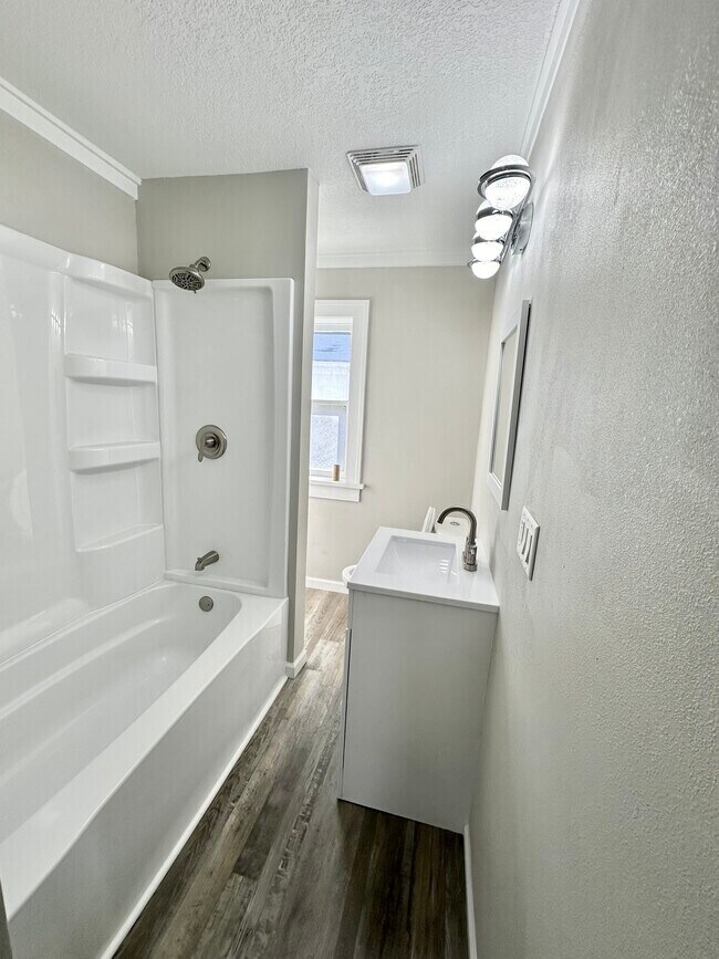 Foto del edificio - 1363 E 15th St