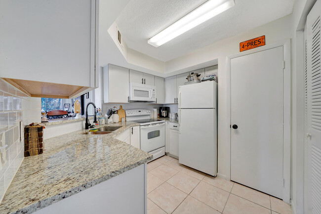 Building Photo - 815 Boynton Beach Blvd