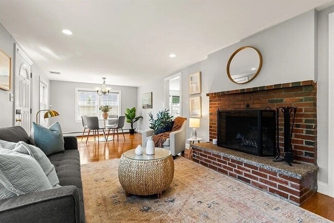 Foto del edificio - 334 Mystic St