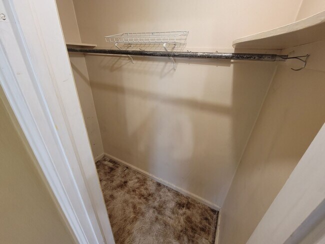 Foto del edificio - AVAILABLE JUNE - 5 Bed/2 Bath Home Close To Campus!